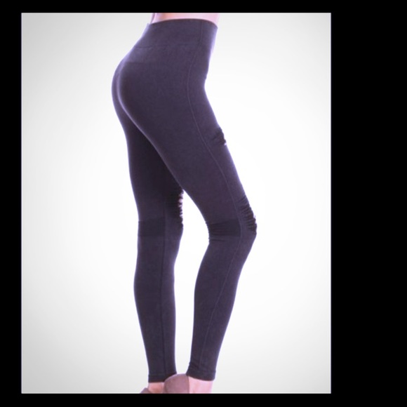 Women’s Distressed Ripped Leggings - Picture 4 of 4